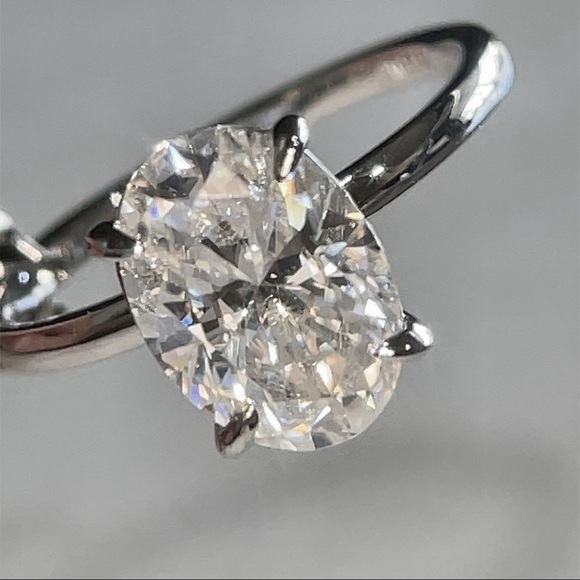 2.5ct Oval Moissanite Ring - Picture 4 of 17